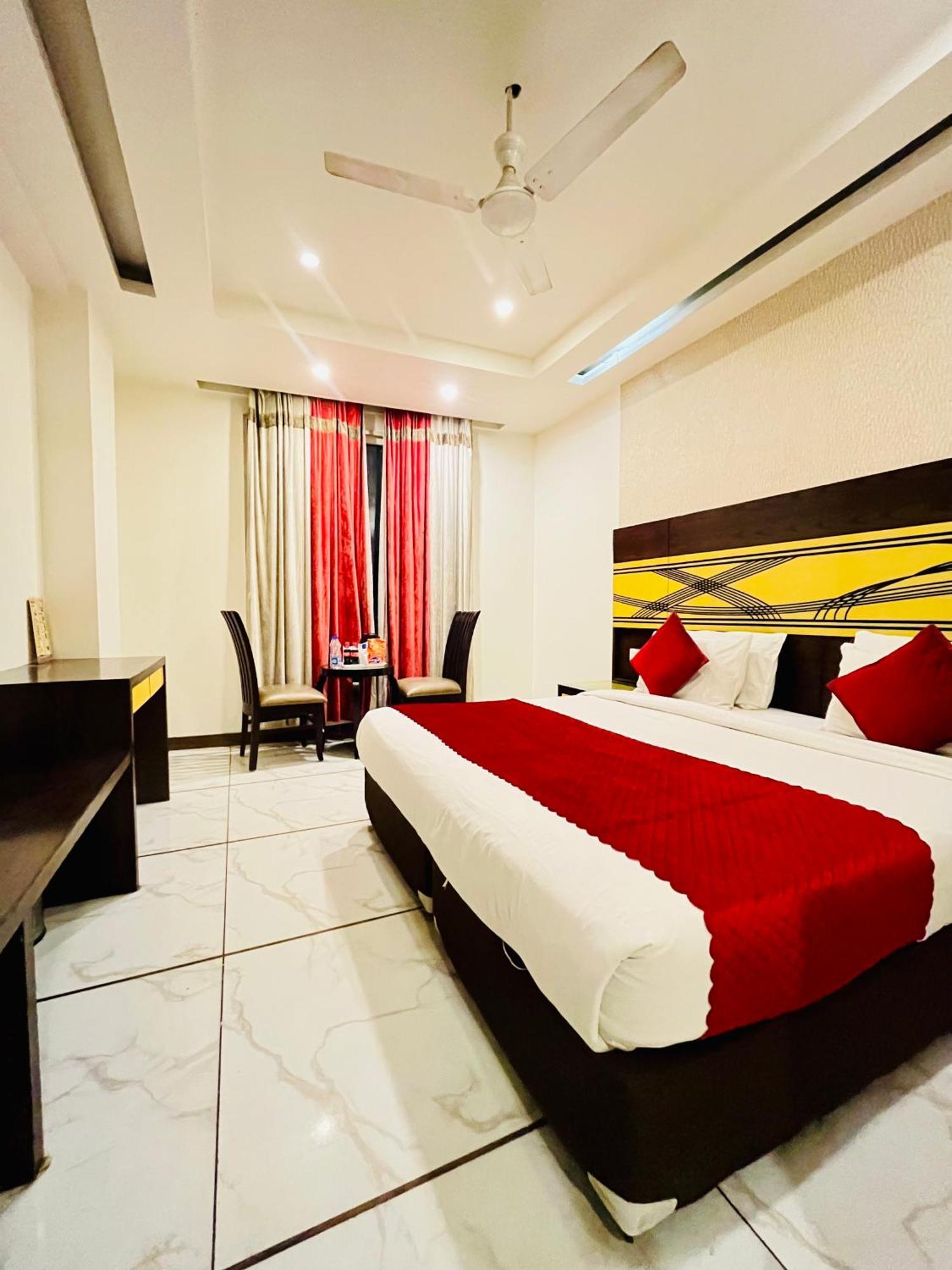 Frankstay -Le Unit By Worth Yeni Delhi Dış mekan fotoğraf