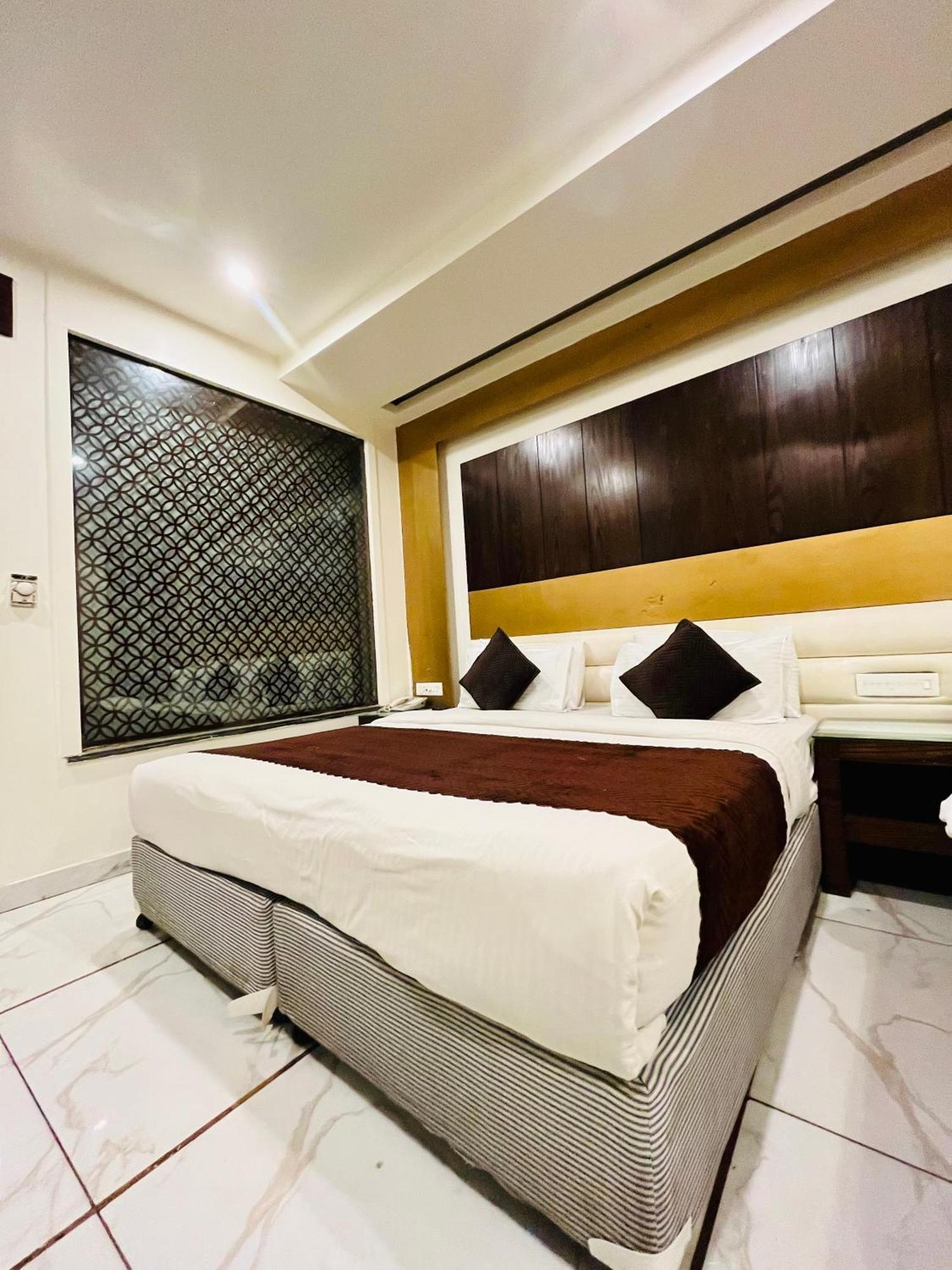 Frankstay -Le Unit By Worth Yeni Delhi Dış mekan fotoğraf