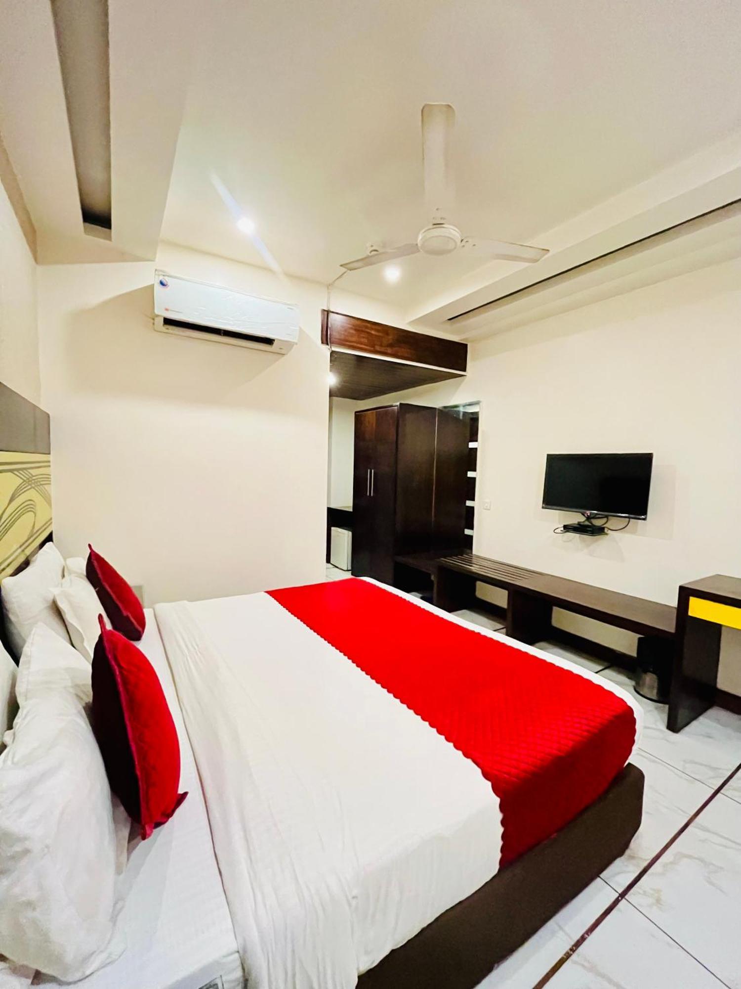 Frankstay -Le Unit By Worth Yeni Delhi Dış mekan fotoğraf