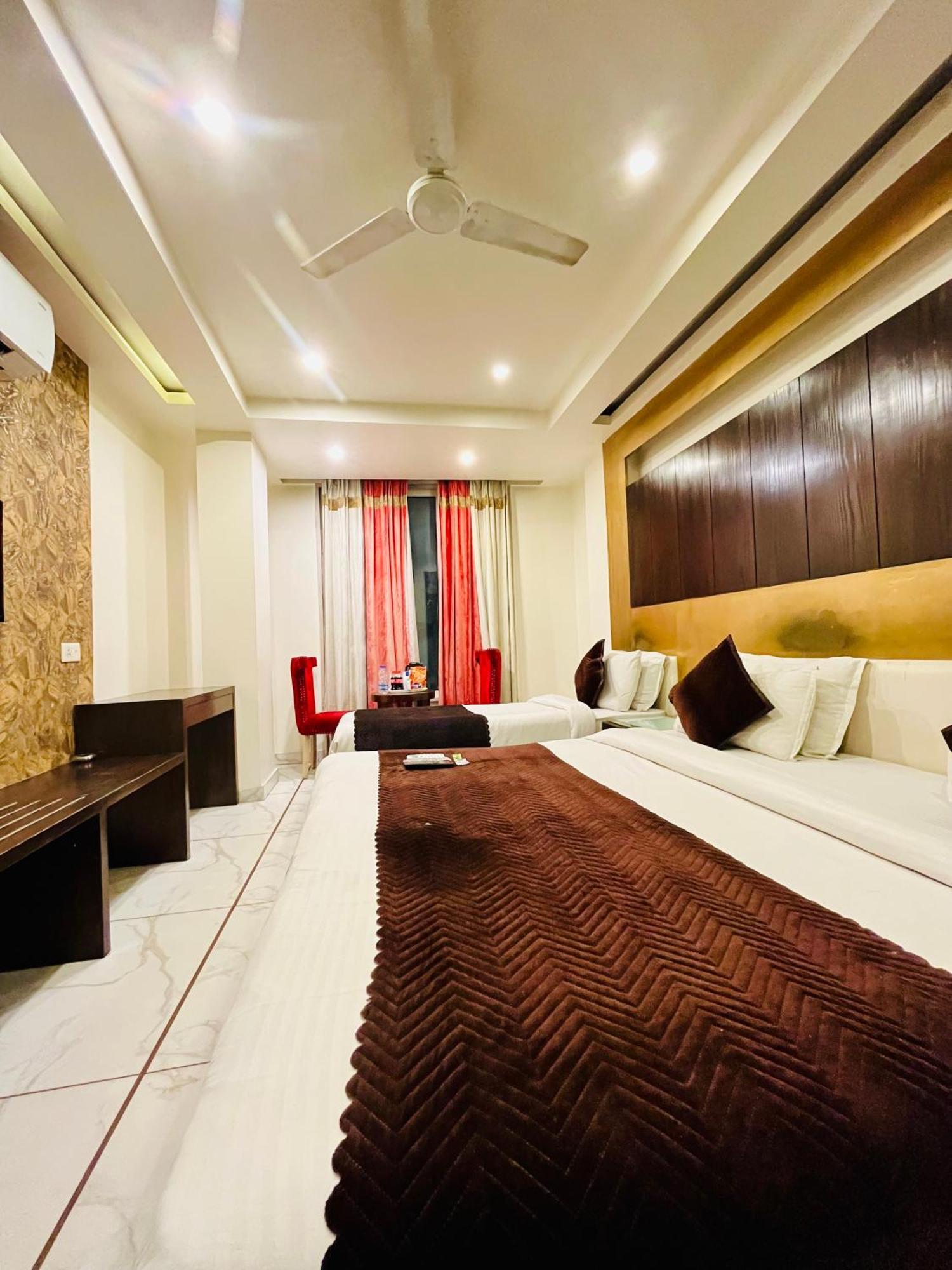 Frankstay -Le Unit By Worth Yeni Delhi Dış mekan fotoğraf