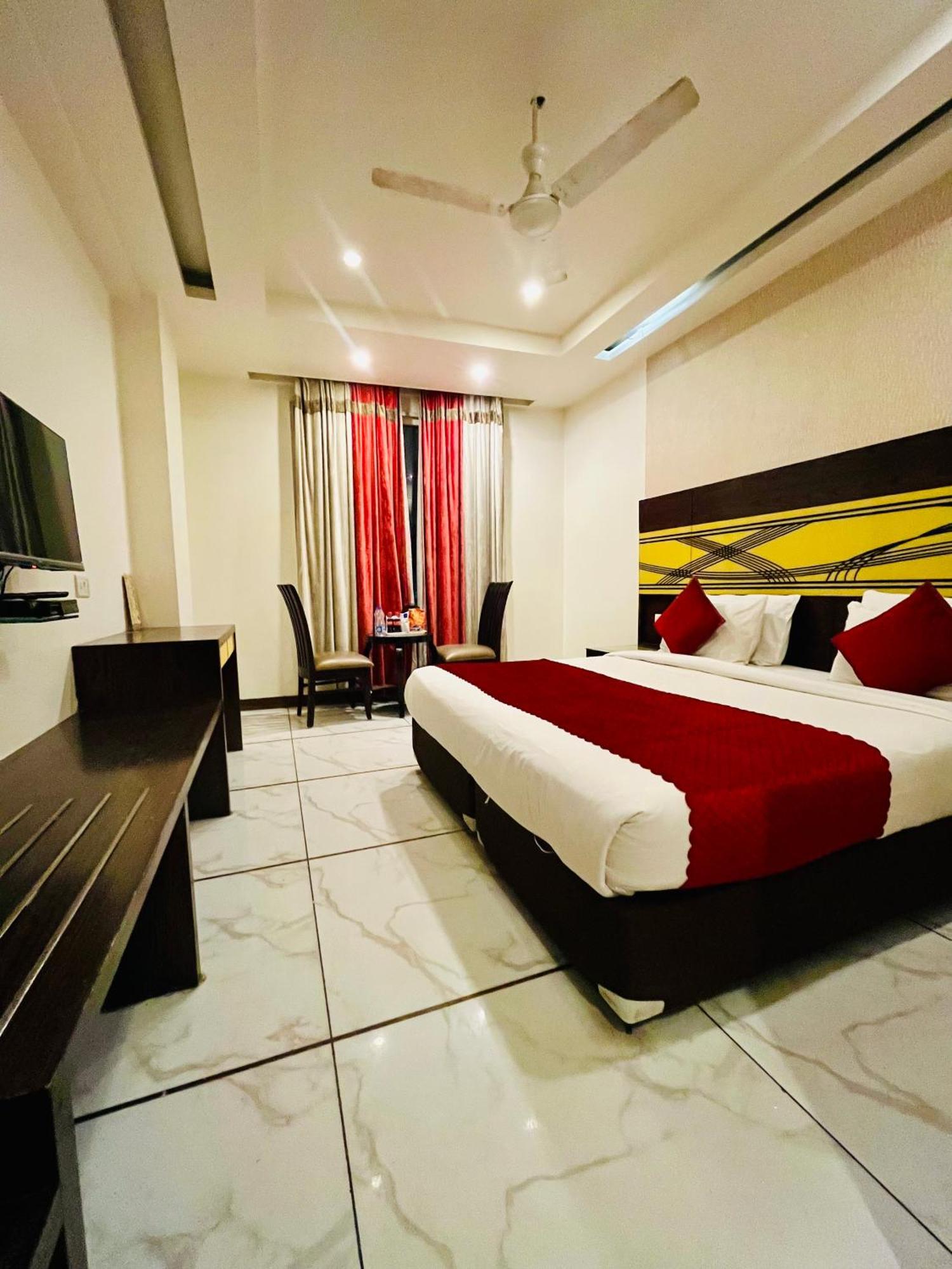 Frankstay -Le Unit By Worth Yeni Delhi Dış mekan fotoğraf