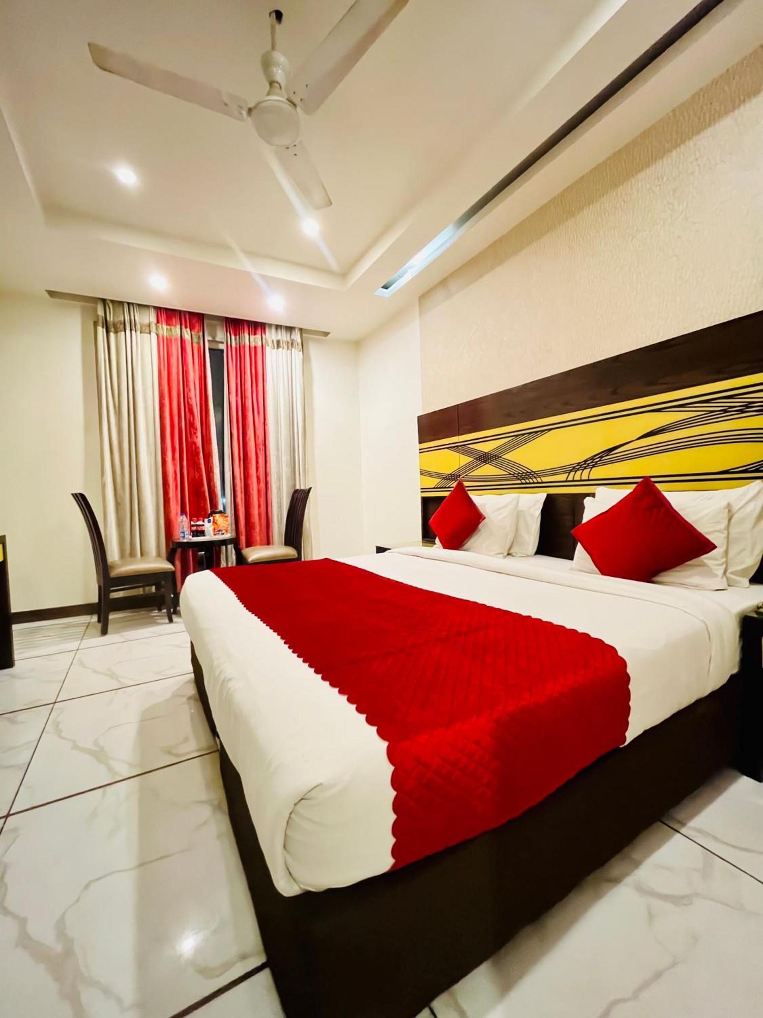 Frankstay -Le Unit By Worth Yeni Delhi Dış mekan fotoğraf