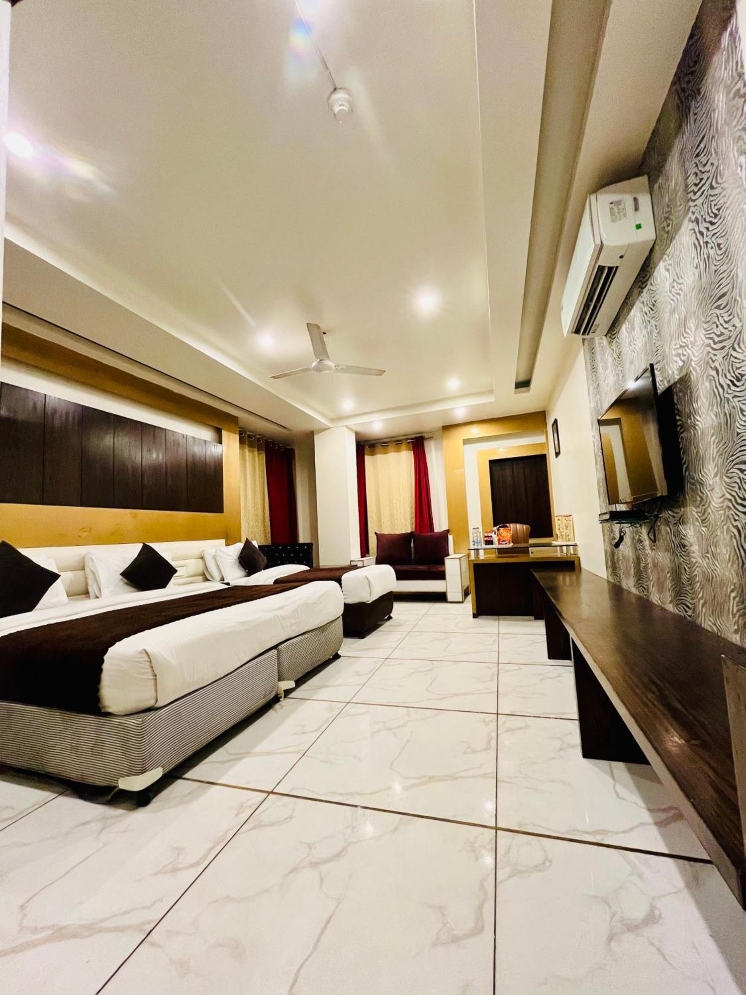 Frankstay -Le Unit By Worth Yeni Delhi Dış mekan fotoğraf
