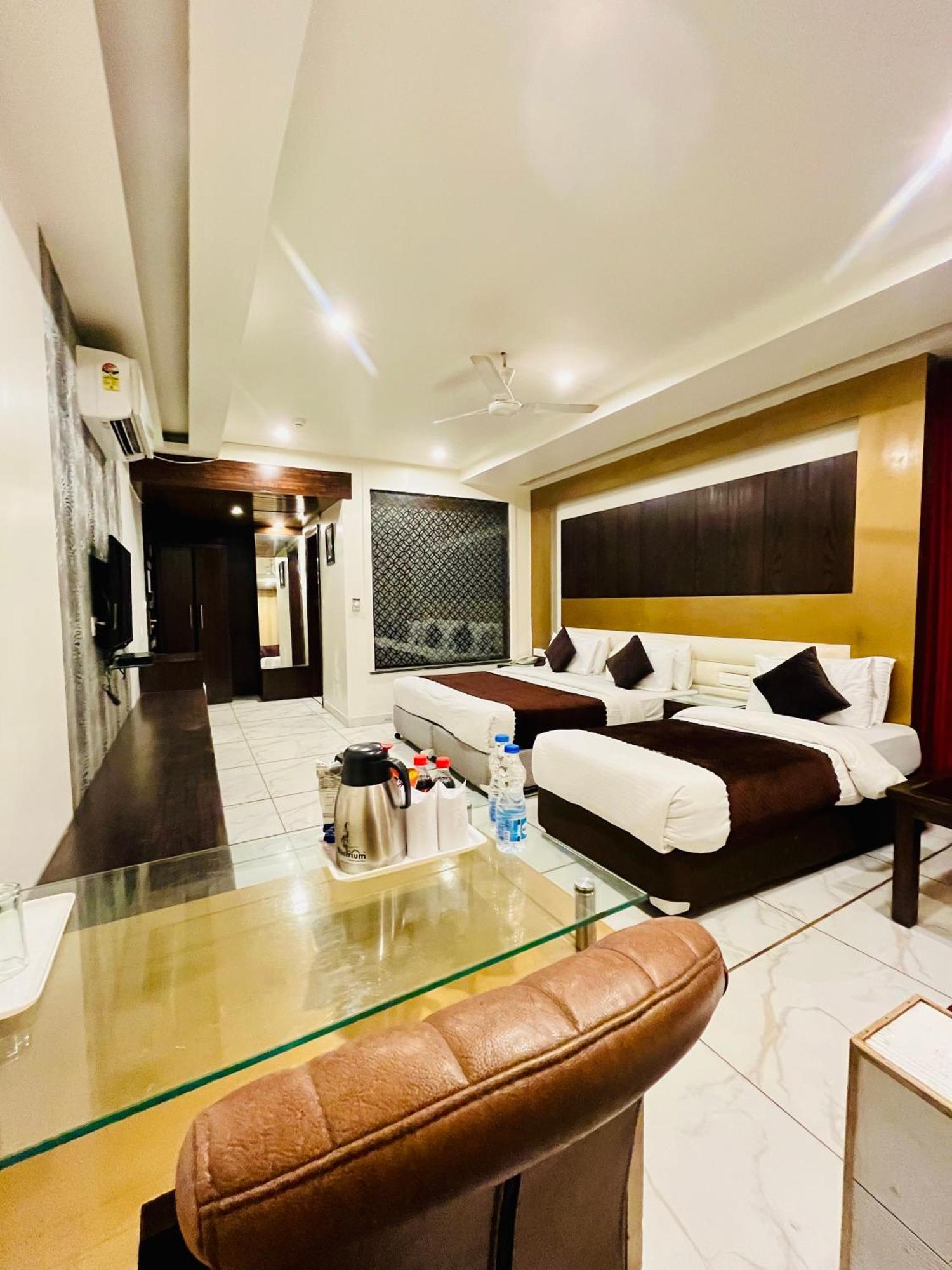 Frankstay -Le Unit By Worth Yeni Delhi Dış mekan fotoğraf