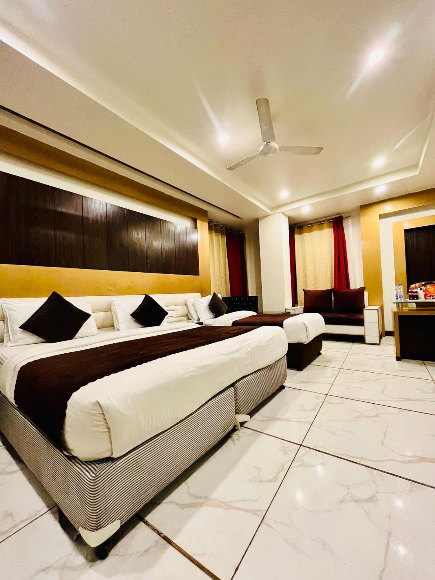 Frankstay -Le Unit By Worth Yeni Delhi Dış mekan fotoğraf