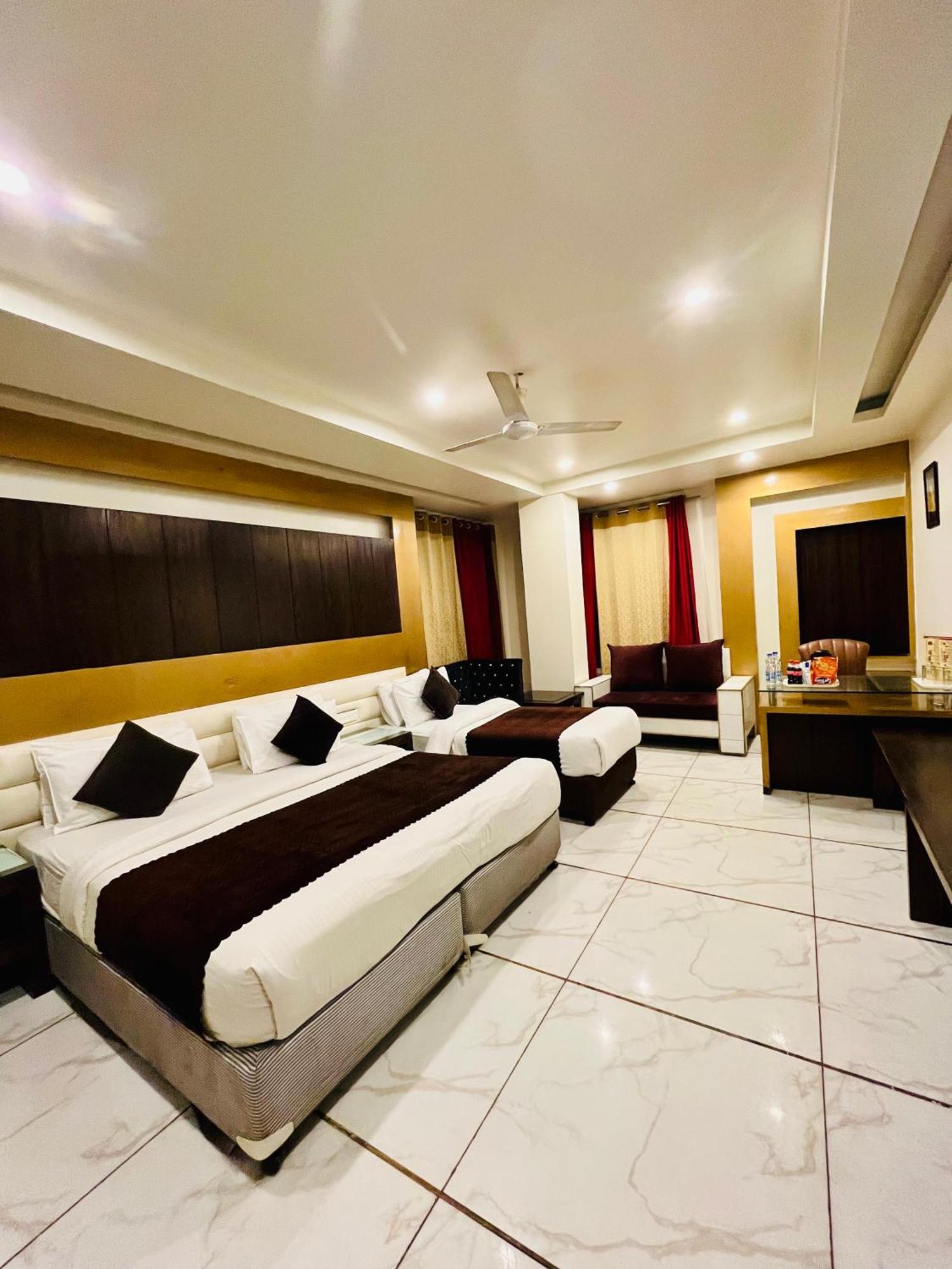 Frankstay -Le Unit By Worth Yeni Delhi Dış mekan fotoğraf